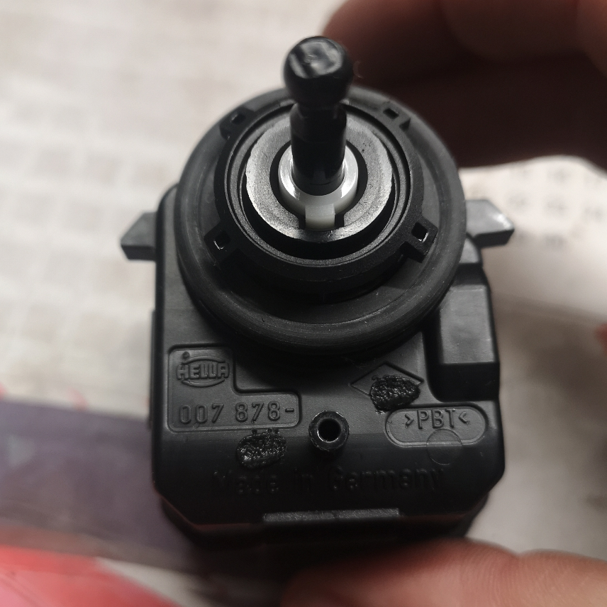 Renault / Nissan réglage de portée de phares — photo 3