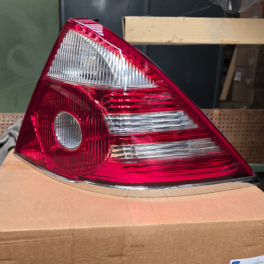 1464086 Feu Arrière droit Ford Mondeo