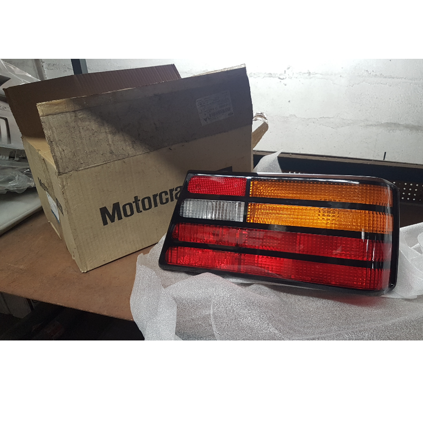 Feu arrière droit Ford Orion 6138966