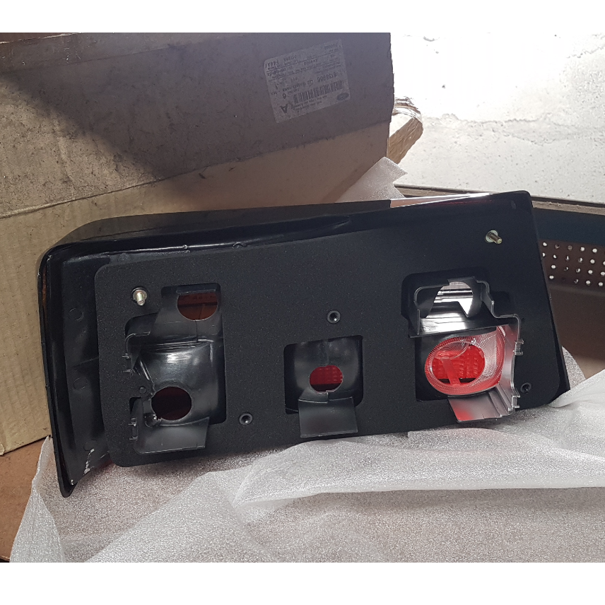 Feu arrière droit Ford Orion 6138966 — photo 2