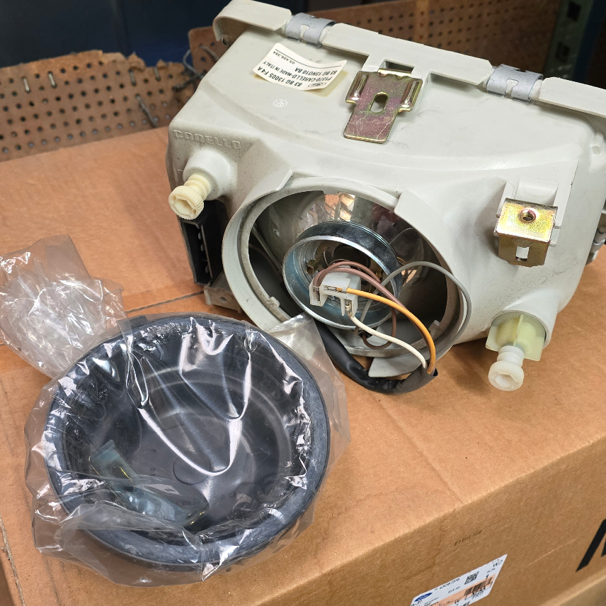 6137686 Optique Ford Sierra Mk1 avant droit — photo 3