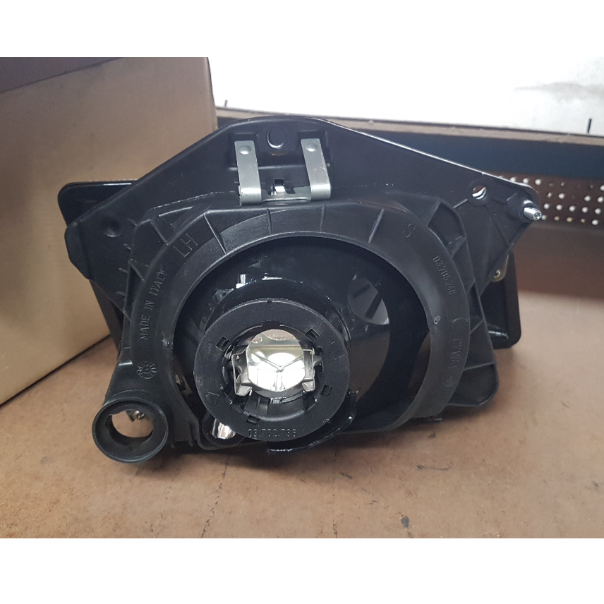 Phare avant gauche Ford Fiesta 1062428 — photo 2