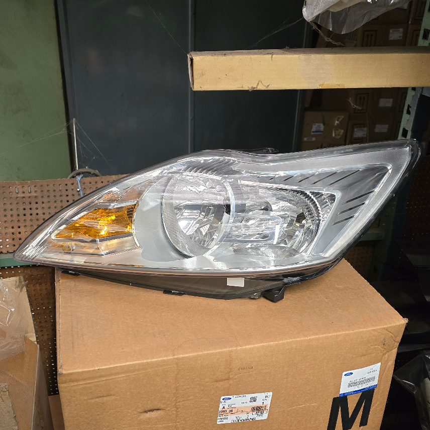 1679658 Ford Focus Mk2 Optique AVG