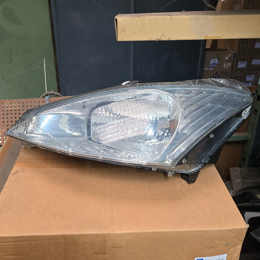 1085614 Optique Ford Focus avg