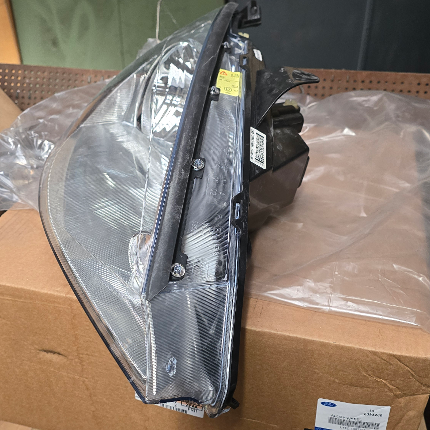 1218235 Ford Focus Optique avd — photo 2