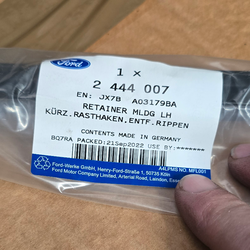2444007 Ford Focus Joint de pare-brise — photo 2
