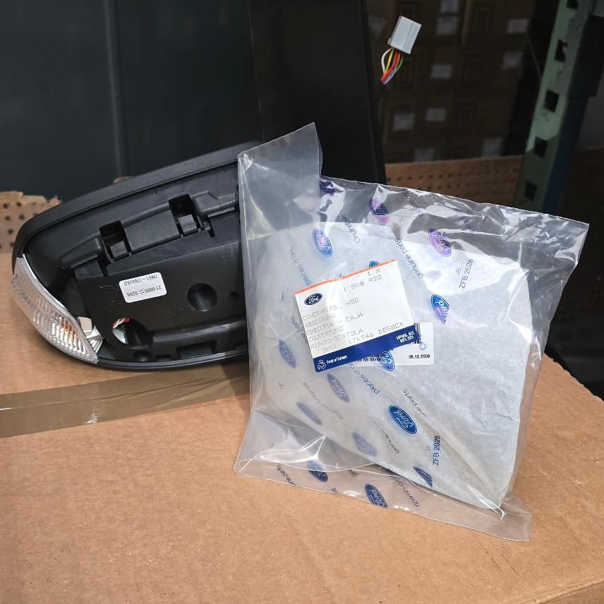 1508922 Ford CMax carapace de rétro droit