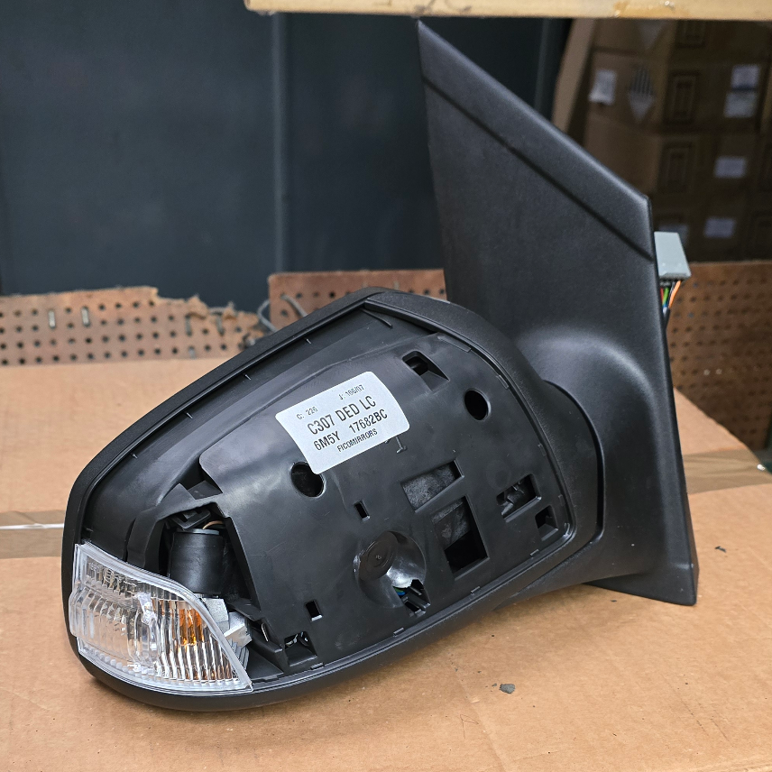 1439069 Rétro droit Ford Focus — photo 2