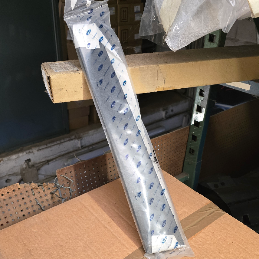 1360889 baguette de porte Ford Focus mk2