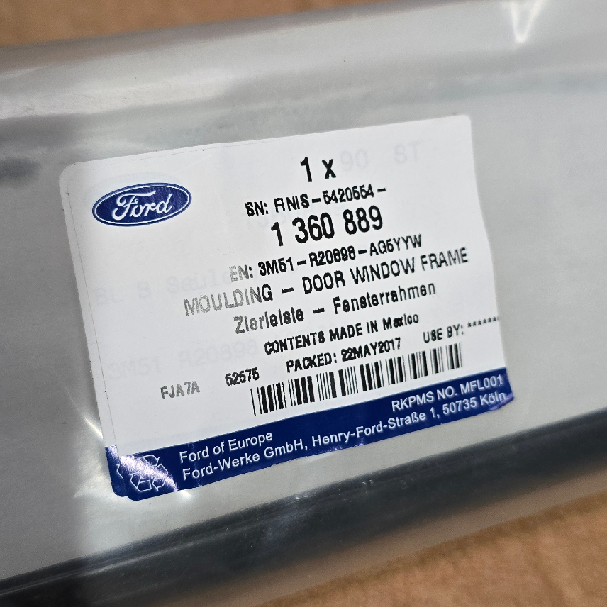 1360889 baguette de porte Ford Focus mk2 — photo 2
