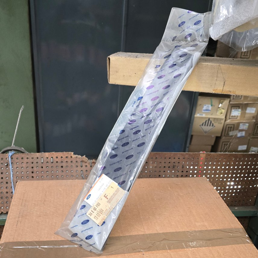 1360964 Ford Tourneo Connect baguette de porte.