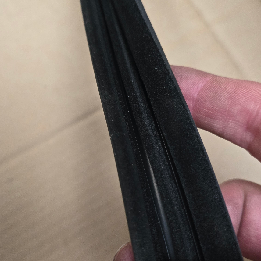1691521 Ford Fiesta Joint de vitre — photo 2