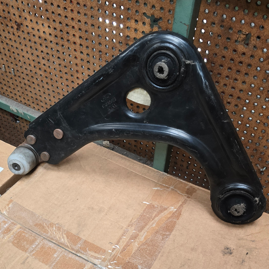 1063988 Ford Ka triangle de suspension — photo 2