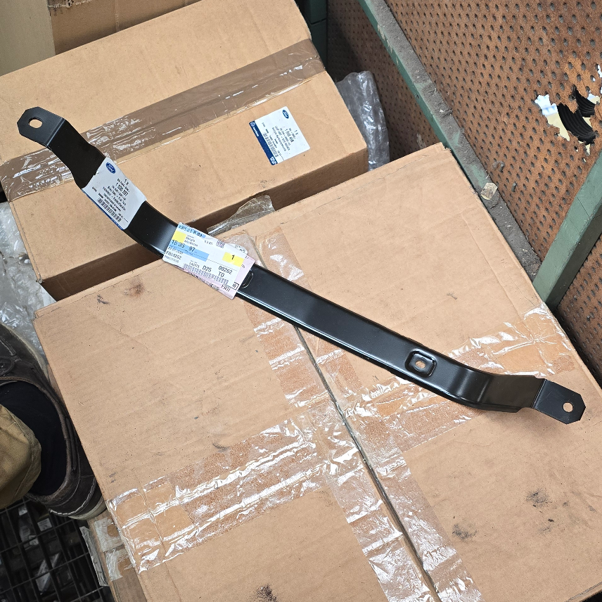 1535297 Ford Fiesta mk6 sangle de réservoir