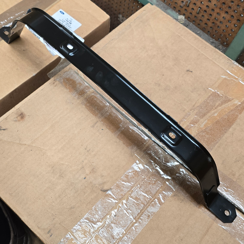 1535297 Ford Fiesta mk6 sangle de réservoir — photo 2