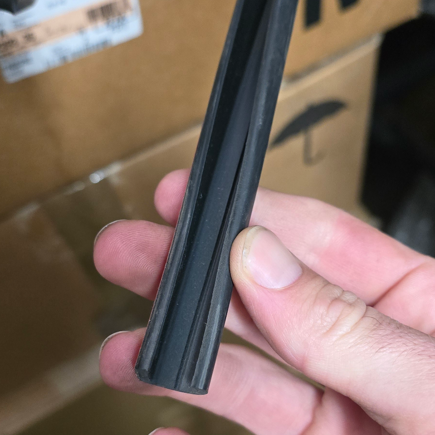 1417457 Ford Tourneo Connect Joint de bas de porte — photo 2