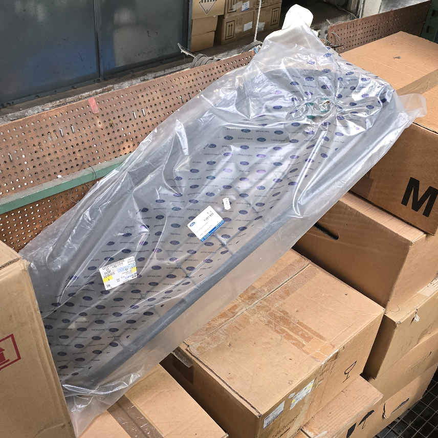 1497510 Ford Focus Grille grise