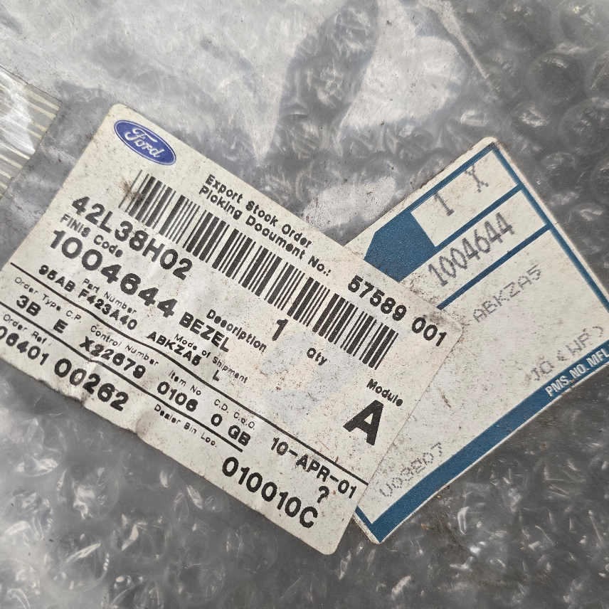 1004644 Ford escort 1995 cadre de recouvrement chromé — photo 2