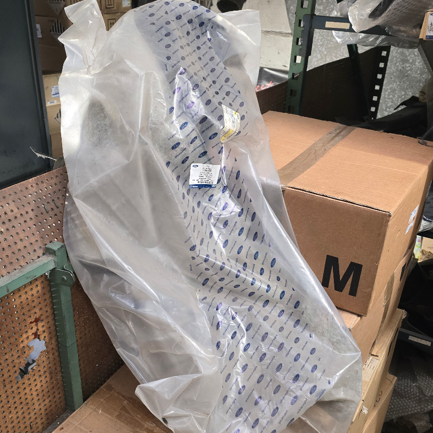 1794578 Ford Fiesta Pareboue aile arrière droit