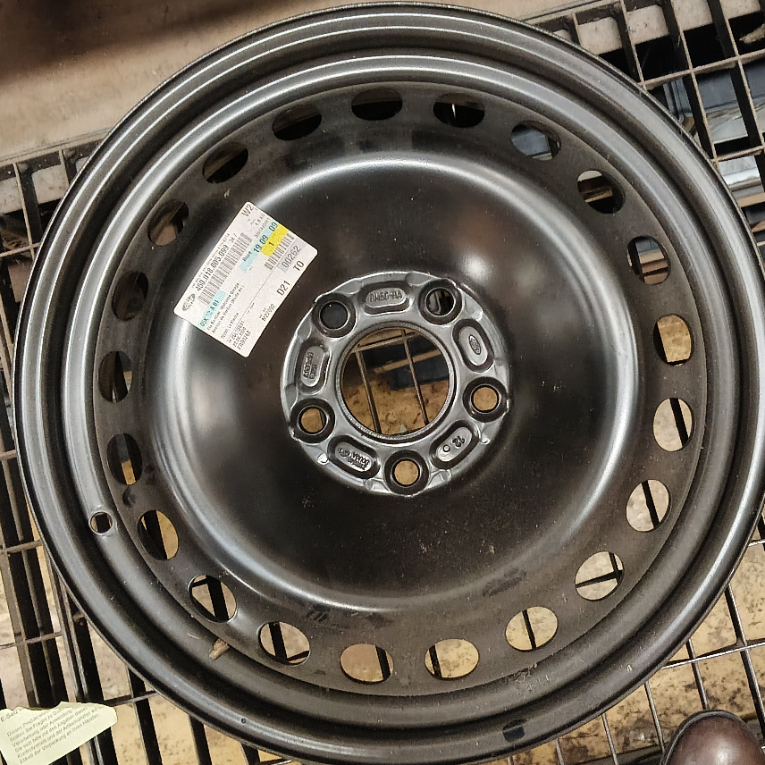 1713584 Véritable roue de rechange en acier Ford