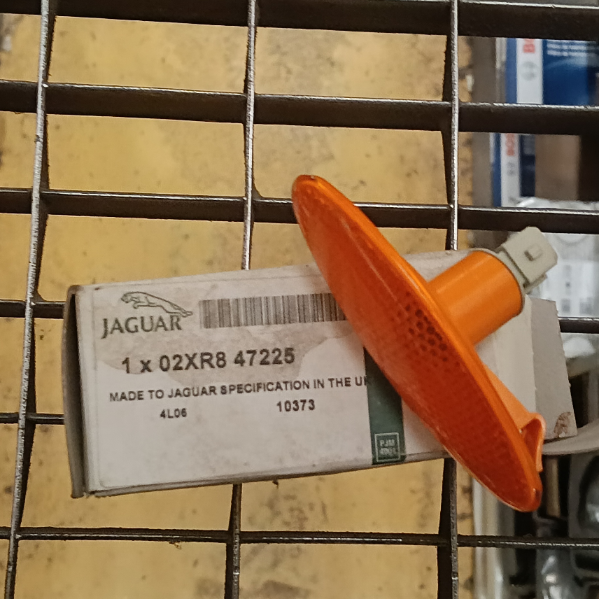 02XR847225 CLIGNOTANT JAGUAR