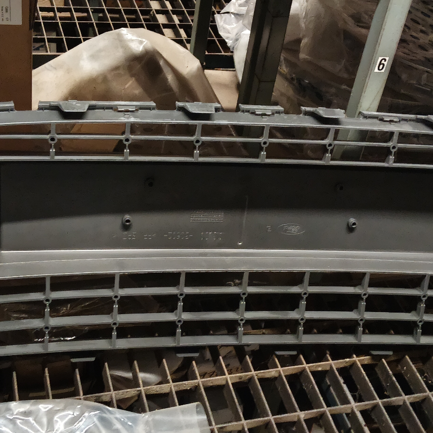 1766625 grilles radiateur Grille centrale pare-chocs avant avec trou FORD FIESTA MK6 phase 1 du 10/2008 au 10/2012