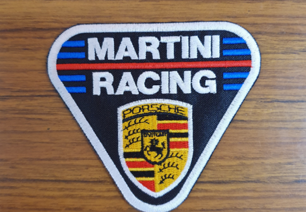 E011 - Ecusson Patch Brodé Thermocollant - 9 Cm X 8,3 Cm - 2002 Turbo