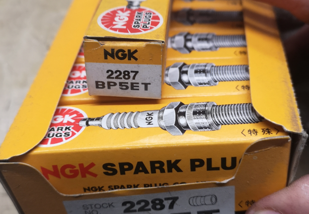 BP5ET NGK Bougies d'allumage 