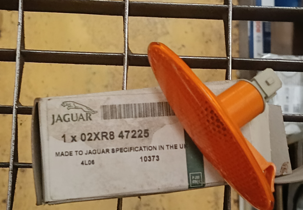 02XR847225 CLIGNOTANT JAGUAR