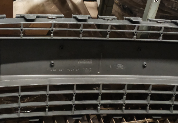 1766625 grilles radiateur Grille centrale pare-chocs avant avec trou FORD FIESTA MK6 phase 1 du 10/2008 au 10/2012