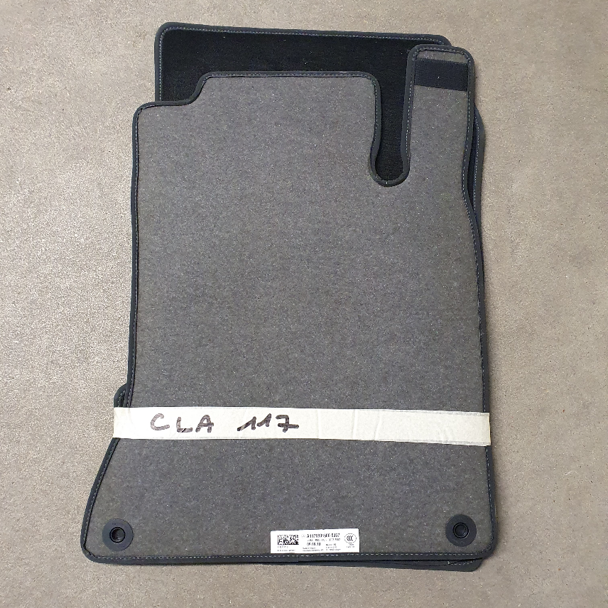 Jeu de 4 tapis pour Mercedes CLA W117