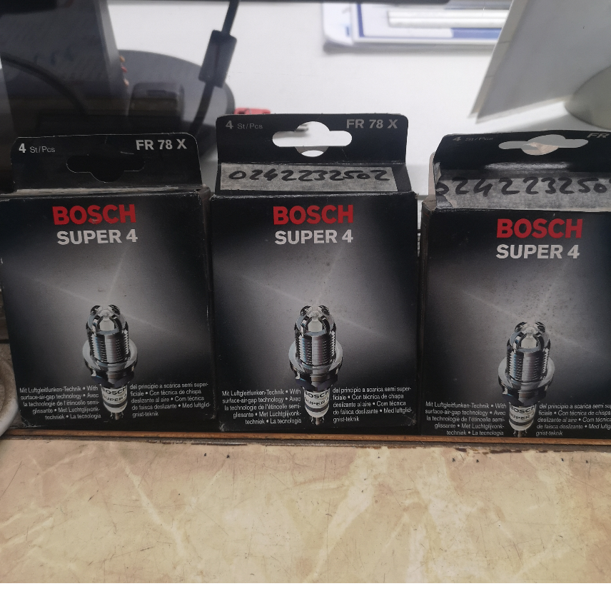 Bougies BOSCH Super 4 FR78X 0242232502