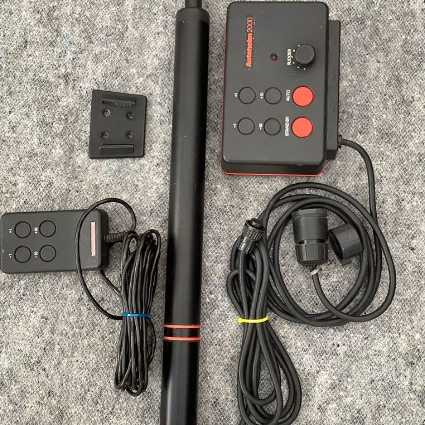 1754848929-1-1000043375.jpg PILOTE AUTOMATIQUE AUTOHELM 2000